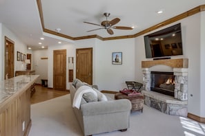 Condo, 1 Bedroom | Living room