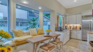 Villa, 5 Bedrooms | Living room | TV, streaming services