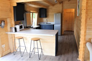 Cabin | Private kitchen | Fridge, microwave, oven, stovetop