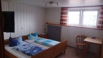 Twin Room | Free WiFi, bed sheets