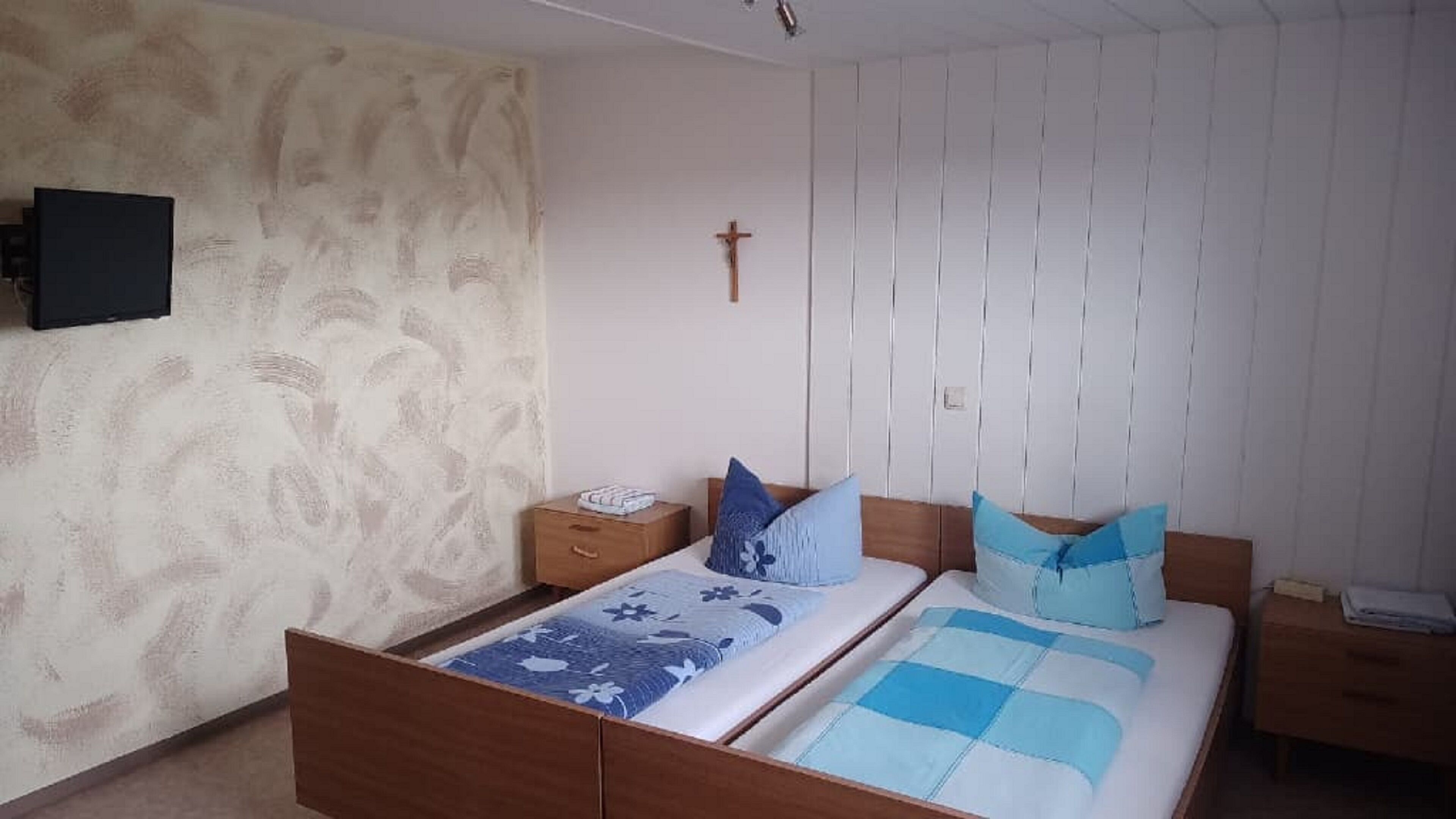 Twin Room | Free WiFi, bed sheets