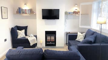 Cottage | Living area | TV
