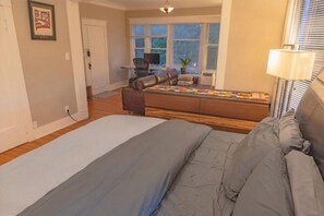 1 bedroom, desk, WiFi, bed sheets