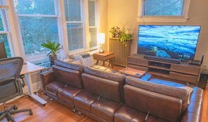 Interior - Gorgeous Vintage 1BR Apt | Wifi | Walk Everywhere! (Seattle)