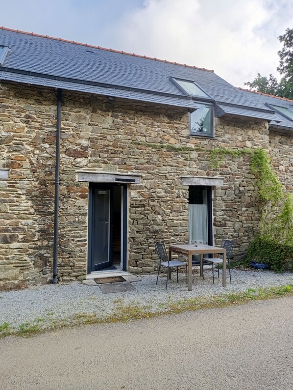 Exterior - Detached room in the countryside, access close to N164 (PLEYBEN)