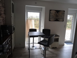 Interior - Detached room in the countryside, access close to N164 (PLEYBEN)