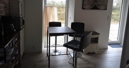 Detached room in the countryside, access close to N164