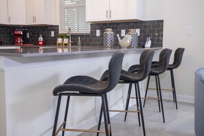 Fridge, microwave, oven, stovetop - Last Minute Disney! Private Pool, Hot Tub, Game Room & Themed Bedrooms. Book Now! #32862 (Orlando)