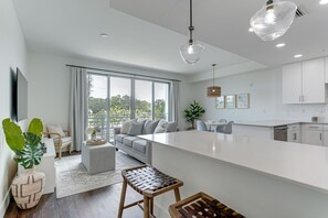 Fridge, microwave, oven, stovetop - All-New, Waterfront Condo Near Downtown Sarasota (Sarasota)