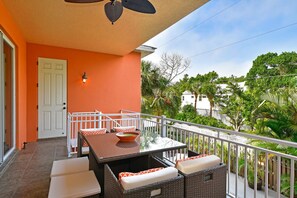 Outdoor dining - BOOK NOW - BEAUTIFUL HOME NEAR BEACHES (Longboat Key)