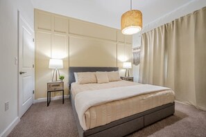 4 bedrooms, iron/ironing board, WiFi, bed sheets