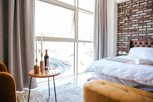 HillTop Luxury Suites