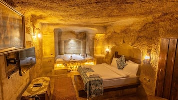 Cave Jacuzzi Superior Room-7 | 1 間睡房、高級寢具、Select Comfort 床墊、獨特設計