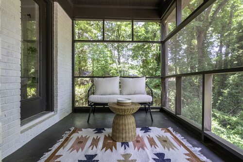 3,700 sqft-Cozy/Private Villa style Ranch in SouthPark-King en Suite-Winter Rdy!