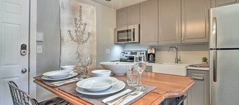 Perfect Getaway! Cozy, Modern condo & Convenient to Everything you will need. 