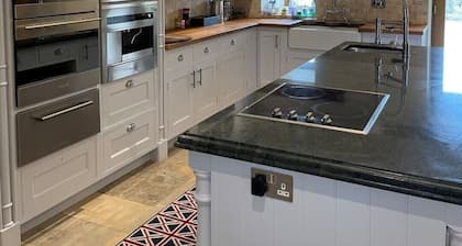 Rookery Barn Extremely large property Hot tub