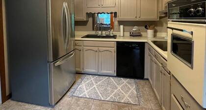 Charming 1940's ranch home on Hwy 6, minutes from the Grove and downtown Oxford.