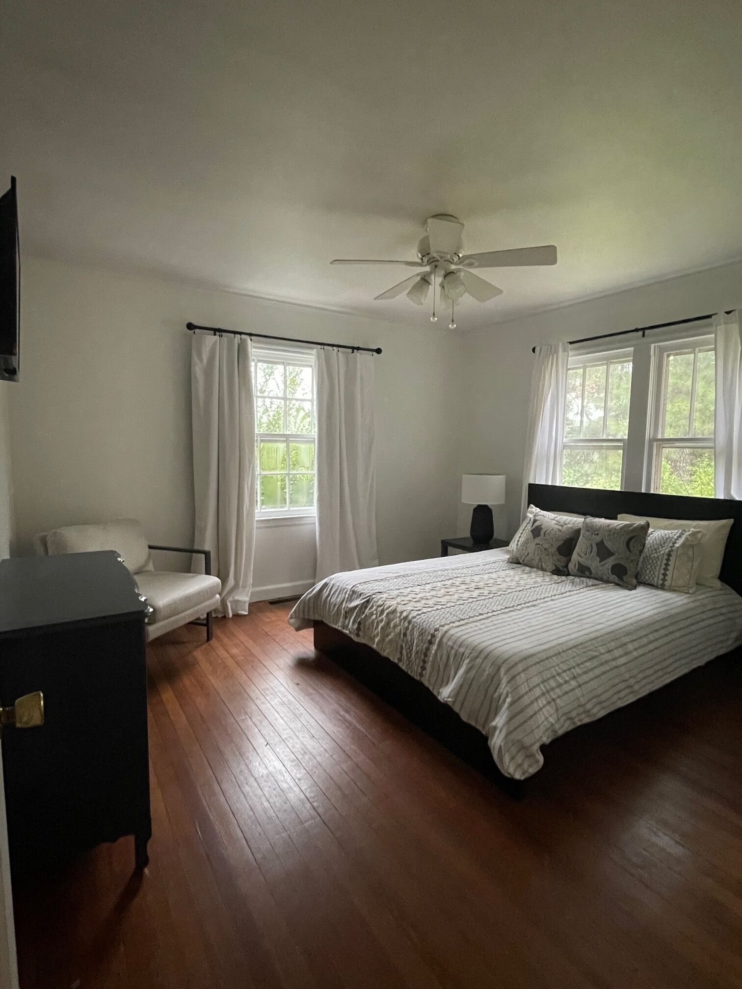 3 عدّة غرف نوم وسرير سفر وواي فاي