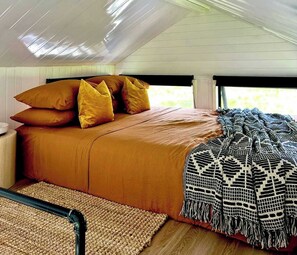 1 bedroom, bed sheets