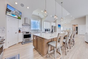 Frigorífic, microones, forn i placa de cuina 