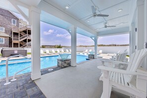 Piscina a l'aire lliure i piscina climatitzada 