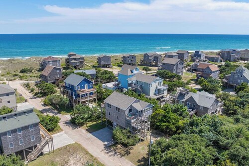 Oceanview Dog Friendly Home with Grills, Screened Porch, and Nearby Beach Access