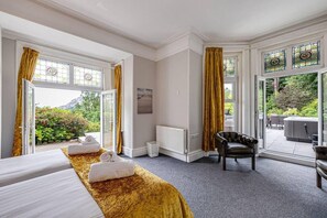 House | 9 bedrooms, iron/ironing board, free WiFi, bed sheets