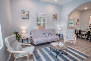 TV - Cozy and Lovely 2BR 2BA Apt#A Near Lively Downtown (San Antonio)