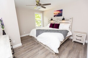 3 soverom, skrivebord, strykejern/-brett og wi-fi (inkludert)