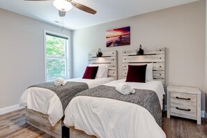 4 slaapkamers, een bureau, een strijkplank/strijkijzer, gratis wifi