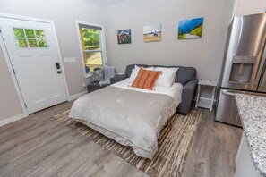 4 bedrooms, desk, iron/ironing board, free WiFi