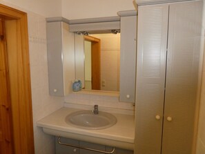 Hair dryer, soap, toilet paper - Wennseeblick 3 (Scharbeutz)