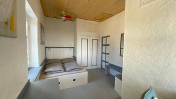 3 Schlafzimmer, Schreibtisch, Bügeleisen/Bügelbrett, kostenloses WLAN