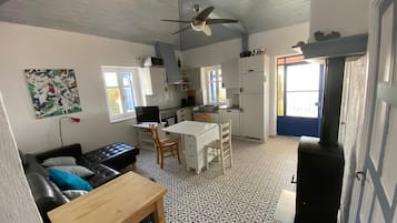 Smart-TV, Bücher, Stereoanlage