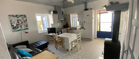 Smart-TV, Bücher, Stereoanlage