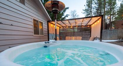 Romantic Big Bear Cabin - Private Patio, Hot Tub, Fire Table + BBQ | Spring Now!