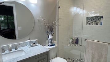 Combined shower/tub