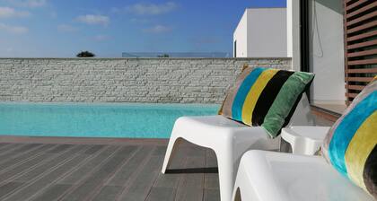 Seaview and private pool - house for 6