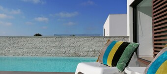 Seaview and private pool - house for 6