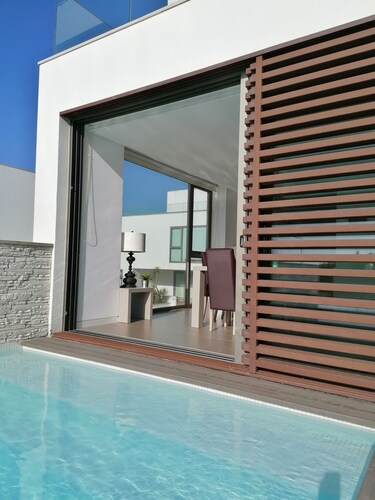 Seaview and private pool - house for 6