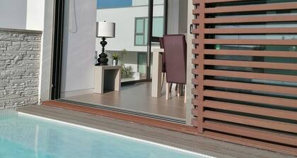 Seaview and private pool - house for 6