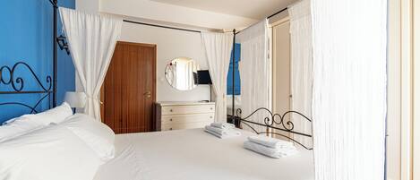 2 chambres, fer et planche à repasser, Wi-Fi gratuit, draps fournis