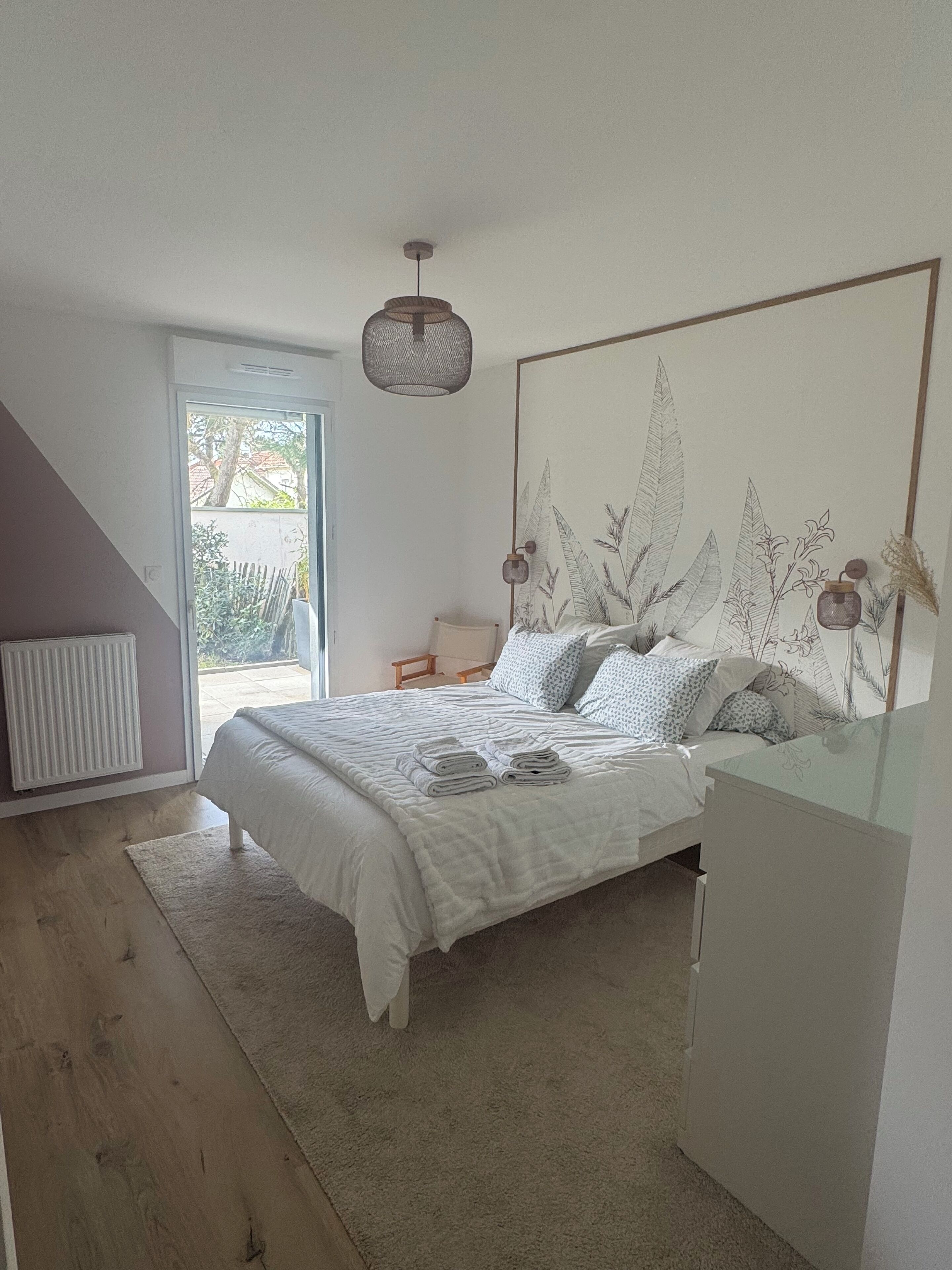 2 bedrooms, desk, iron/ironing board, travel crib