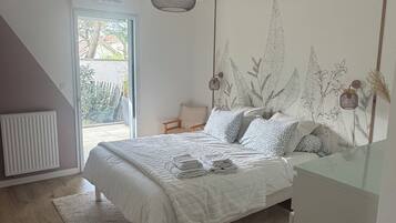 2 bedrooms, desk, iron/ironing board, travel crib