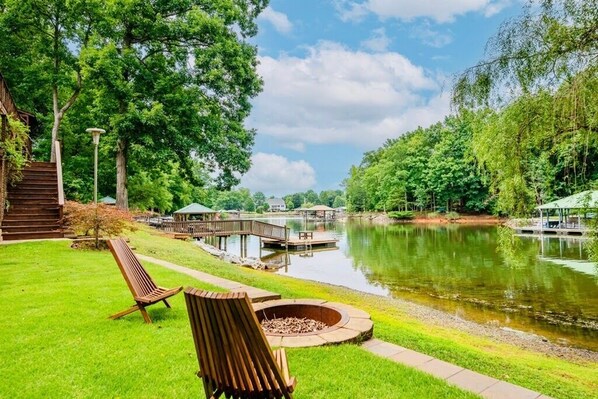 المنطقة المحيطة بالمنشأة