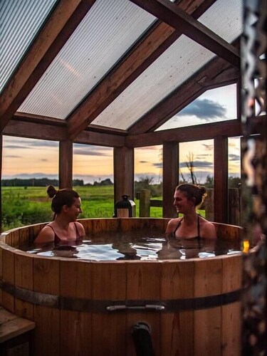 Hen Party Cottage with Spa & Catering: up-to 13 guests