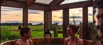 Hen Party Cottage with Spa & Catering: up-to 13 guests