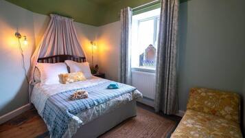 3 bedrooms, free WiFi, bed sheets