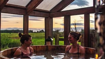 Indoor spa tub