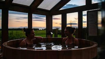 Indoor spa tub